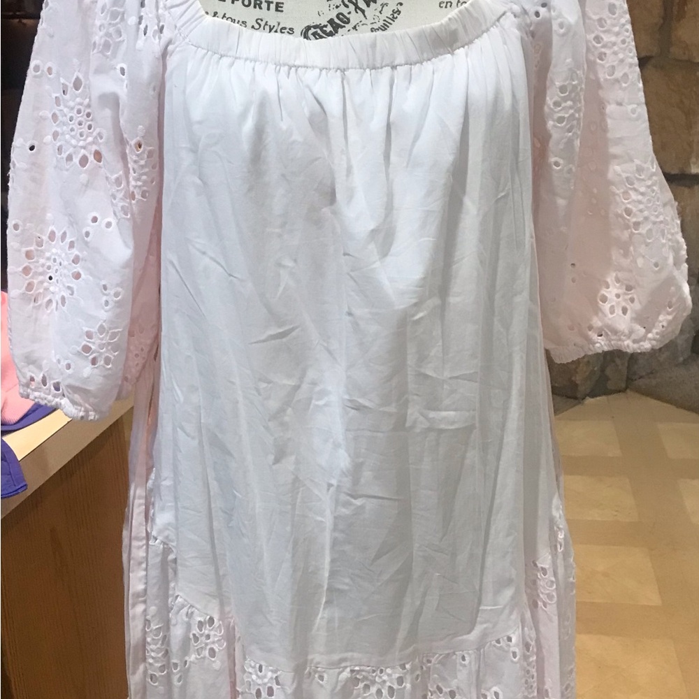 Women’s Lightweight Eyelet Dress in Pale Pink like New
